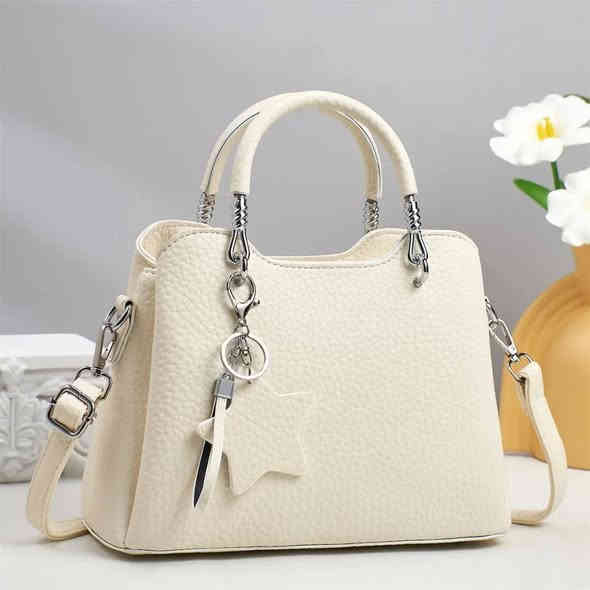 مساء الخير .... .وفرنا لكم .. 🍋🍋🍋
حقيبة جلد طبيعي  تصميم مميز و انيق ....سعر ب15  الاف 
  العنوان : كوت / شارع الهورة / معرض الرواق  يوجد خدمة توصيل لكافة محافظات العراق 😍 واتساب *********** __*********** الجمال 🌹الأناقة 🌹 البساطة 🌹النزاكة 😁

#اكسبلور #اكسبلور_فولو_ي_حلو🔥😴_ي_عمري #اكسبلور_فولو_شوفو_البوستات_الي_قبل_راح_تعجبكم دهل اوران
