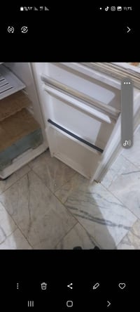ثلاجه • نظيفه • شغال وتجميد