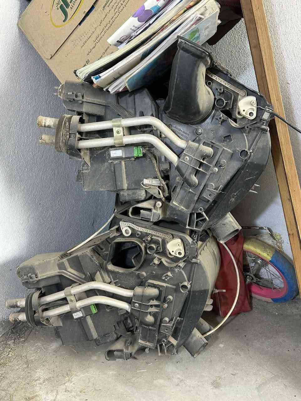 سلام عليكم فريز سمند أو بيجو هم يرهم عدد 2 كاملات مع الفانات وضفاير شرط التشغيل للاستفسار ‏‪***********
