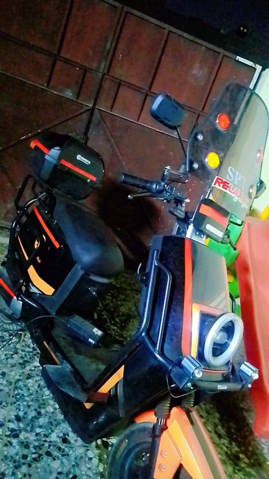 السلام عليكم دراجه شحن حجم كبير مواصفاتها ٣ سرع سرعتها ٨٠ حقيقي ٧٥ لايت عالي ناصي ورماش بلوتوث صندوك خلفي حجم كبير ومرايه شمسيه  البطاريات عدد ٦ مكاني بغداد حي العامل رقم واتساب ***********
السعر ٦٠٠
