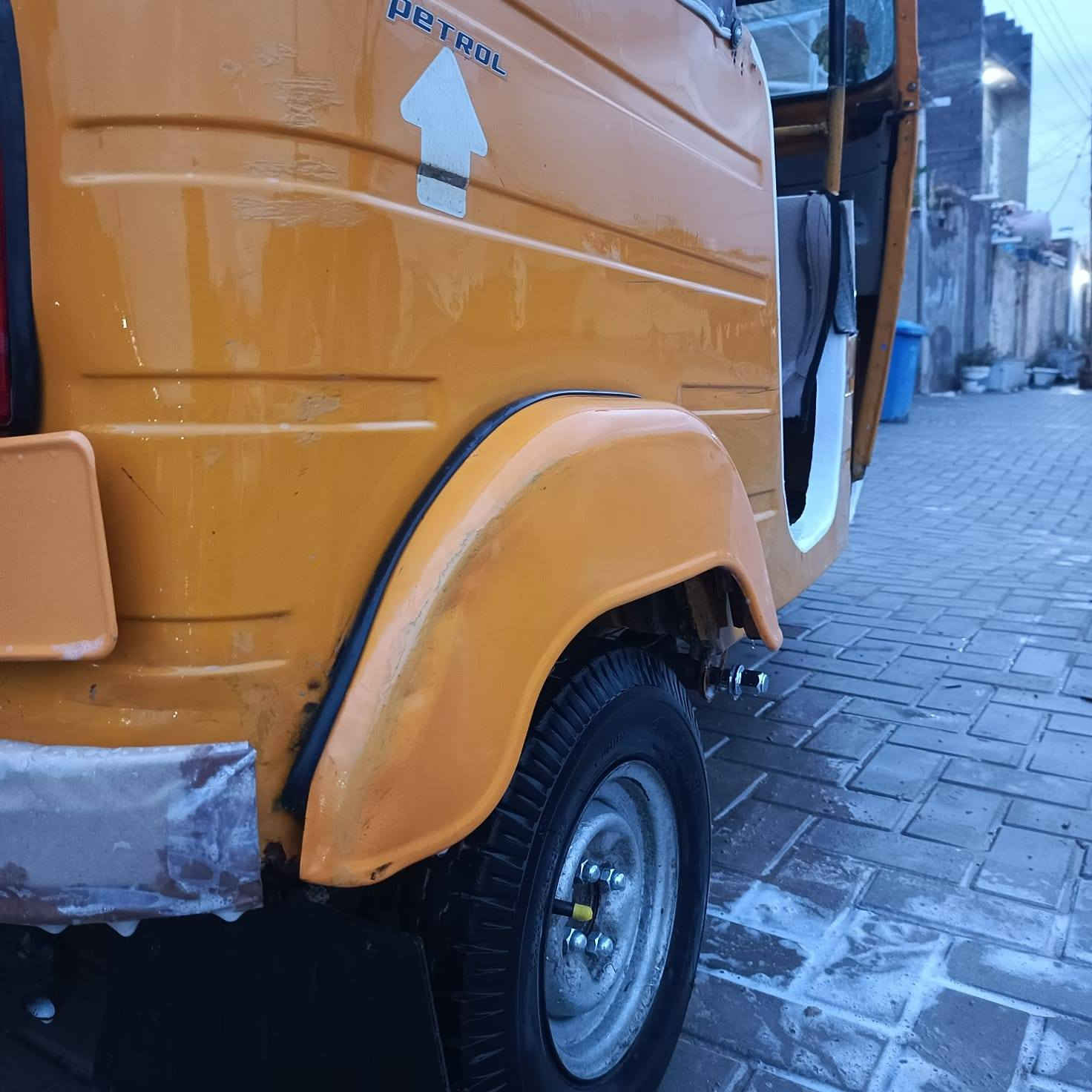 سلام عليكم تكتك للبيع مرقم 19شهر ال10 المڪان بغداد حي النصر السعر 5800
***********
