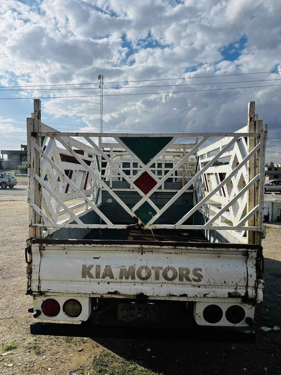 كيا حمل رقم نينوى موديل 2007 سنويه لل28 عضم السعر 77
***********
