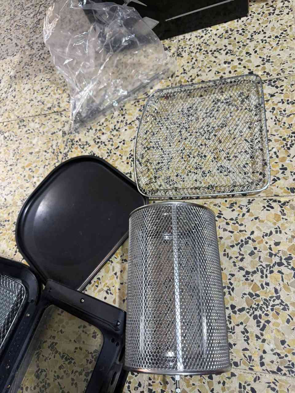 قلاية هوائية استعمال قليل اريدها ابيعها لان حجمها كبير
اخذتها ب95 واريدها ب55 
مكاني بغداد وتوصيل لكل مكان

هذا المنتج هو قلاية هوائية متعددة الوظائف من ماركة Silver Crest موديل LEE-6100. إليك التفاصيل:

🔹 المواصفات
 • النوع: قلاية هوائية + فرن (10 وظائف في جهاز واحد)
 • السعة: 12 لتر (مناسبة للعائلات)
 • القدرة الكهربائية: 2500 واط
 • التحكم: شاشة لمس رقمية


**إذا كنت صاحب هذا الإعلان وتريد حذفه لأي سبب، رجاءا أرسل رسالة إلى الدعم الفني**