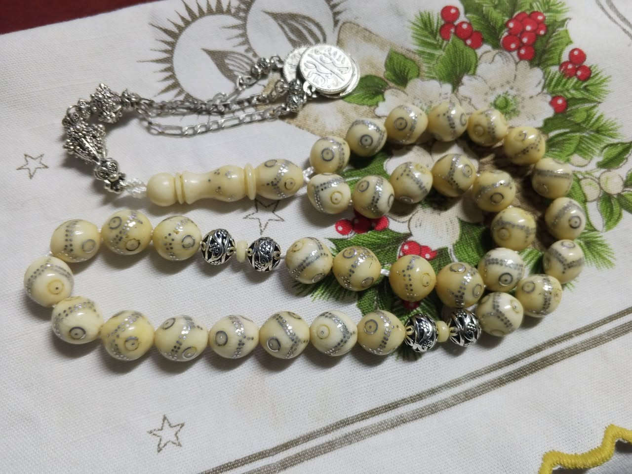 خليلي عينك عالمميز.......وجيبها ازا فيك اتجيبها.....
الوصف من روائع عاج الفقمة الانتيك خام وخراطة تطعيم فضة عيون و3دروب عيار عالي 33حبة كلل ملمس زبدة محمل يومي 

بلشنا بعرض الهدايا التقيلة بمناسبة قدوم الشهر الكريم اعاده الله عليناوعليكم باليمن والبركات والباقي الفيديوالصور ......  
تعليق نقطة مباركة مشاركة بيوصلك السعر والتفاصيل 
شحن لكافة المحافظات السورية واللبنانية مجاني 

#الشمالي طرطوس المدينة تاجر شنطة 
#ابوحيدر0990433674وااتس/0991980690


**إذا كنت صاحب هذا الإعلان وتريد حذفه لأي سبب، رجاءا أرسل رسالة إلى الدعم الفني**