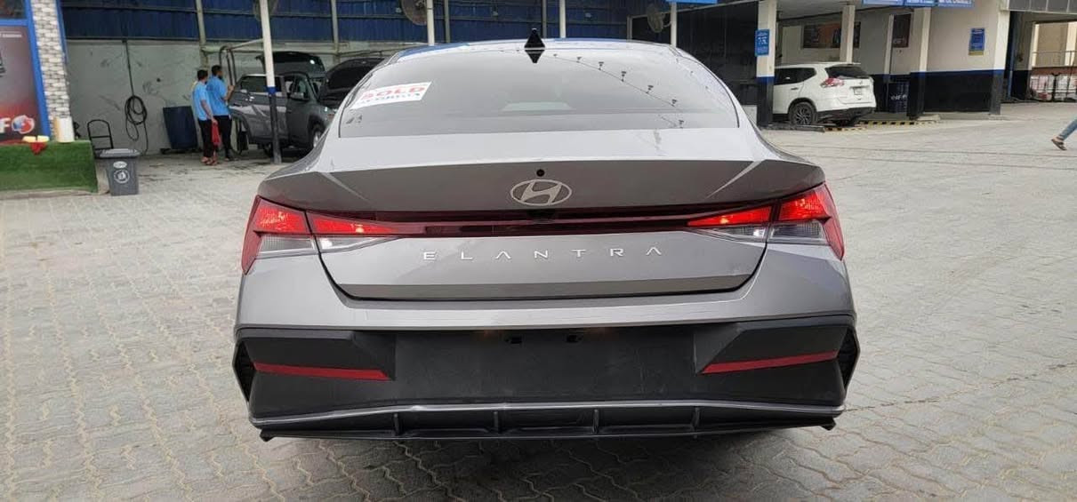 السلام عليكم 
النترا موديل 2024 سياره أريده حره تريده تتدخل بكتاب الشهداء الاتصال على رقم او واتساب 
***********
