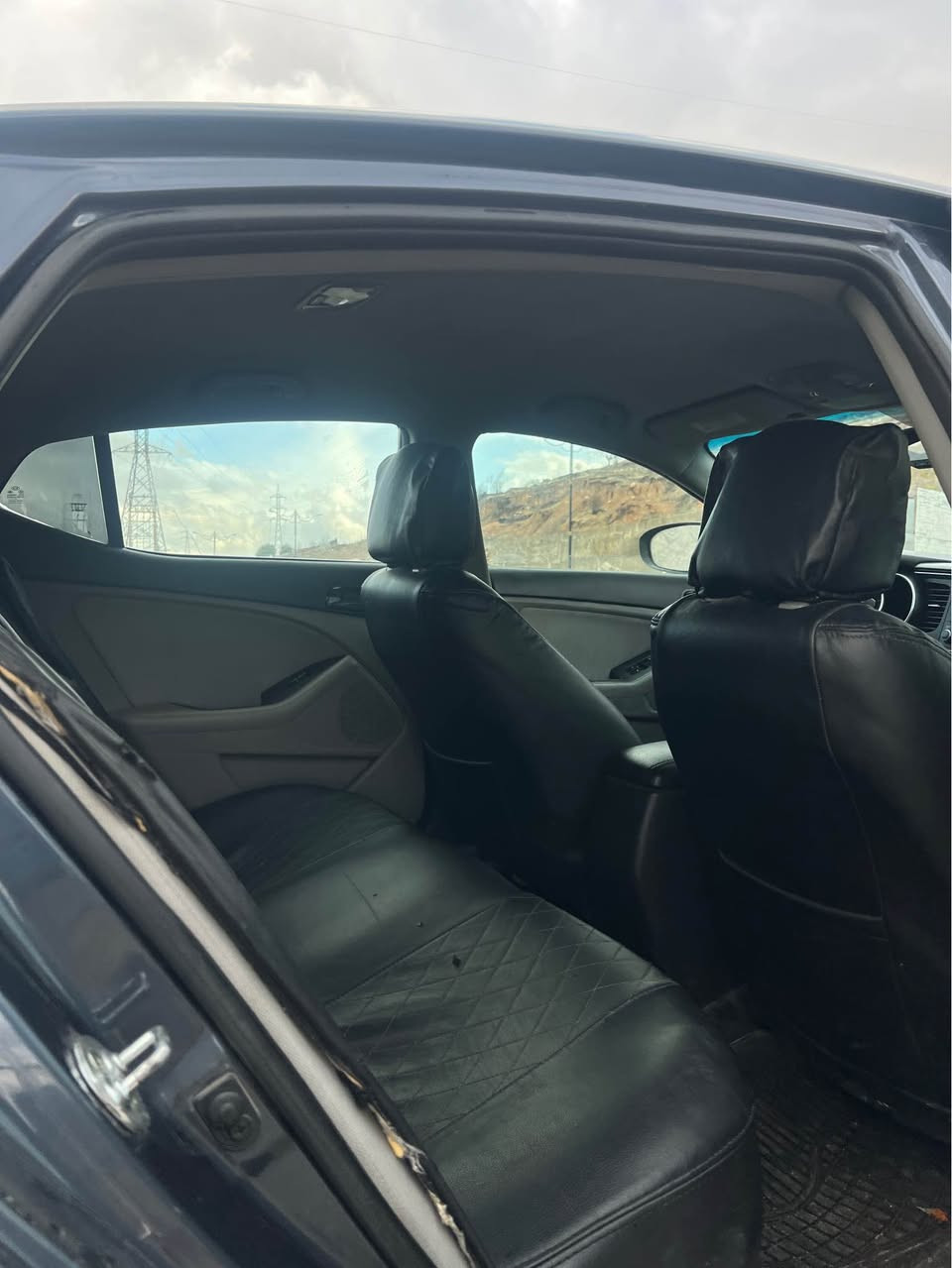 كيا اوبتما ٢٠١٥ امريكي
سعر و مجال : 108 ورقة 
غرامة : 200 الف 
المحرك : 4 سلندر حجم المحرك 2.4 GDI
عدد الممشة : 150 الف ميل
قطعتين صبغ :بوند و جملوخ
الايربكات : مفتوحة
الشاصي و الدواخل : سليم 
رقم الشاصي : 5XXGM4A75FG44170
تحويل او وكالة : موجود 
عنوان: دهوك
رقم الهاتف : *********** دهوك, العراق
