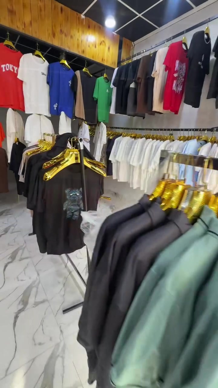 عرض العيد نار 👕✨  
بمناسبة العيد جبنالكم أقوى سعر بالسوك:

التيشرت بـ 5 آلاف دينار فقط!  

✅ خامة قطن مريحة وناعمة  
✅ موديلات شبابية تناسب العيد  
✅ مقاسات من S لحد XXL  

العرض محدود لأيام العيد والكمية قليلة!  
لا تفوتها والبس ستايل جديد بسعر يريحك. 
عنوان 📍خانقين دار كونارة مجاور  H flower
مقابيل مجمع احمد عماد القديم 
 #تنزيلات #افتتاح_خانقين #بلاش


**إذا كنت صاحب هذا الإعلان وتريد حذفه لأي سبب، رجاءا أرسل رسالة إلى الدعم الفني**