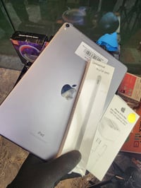 ايباد برو 10.5 ذاكرته 256 اربع سماعات استريو بطارية 90 مكفول كفالة عام...