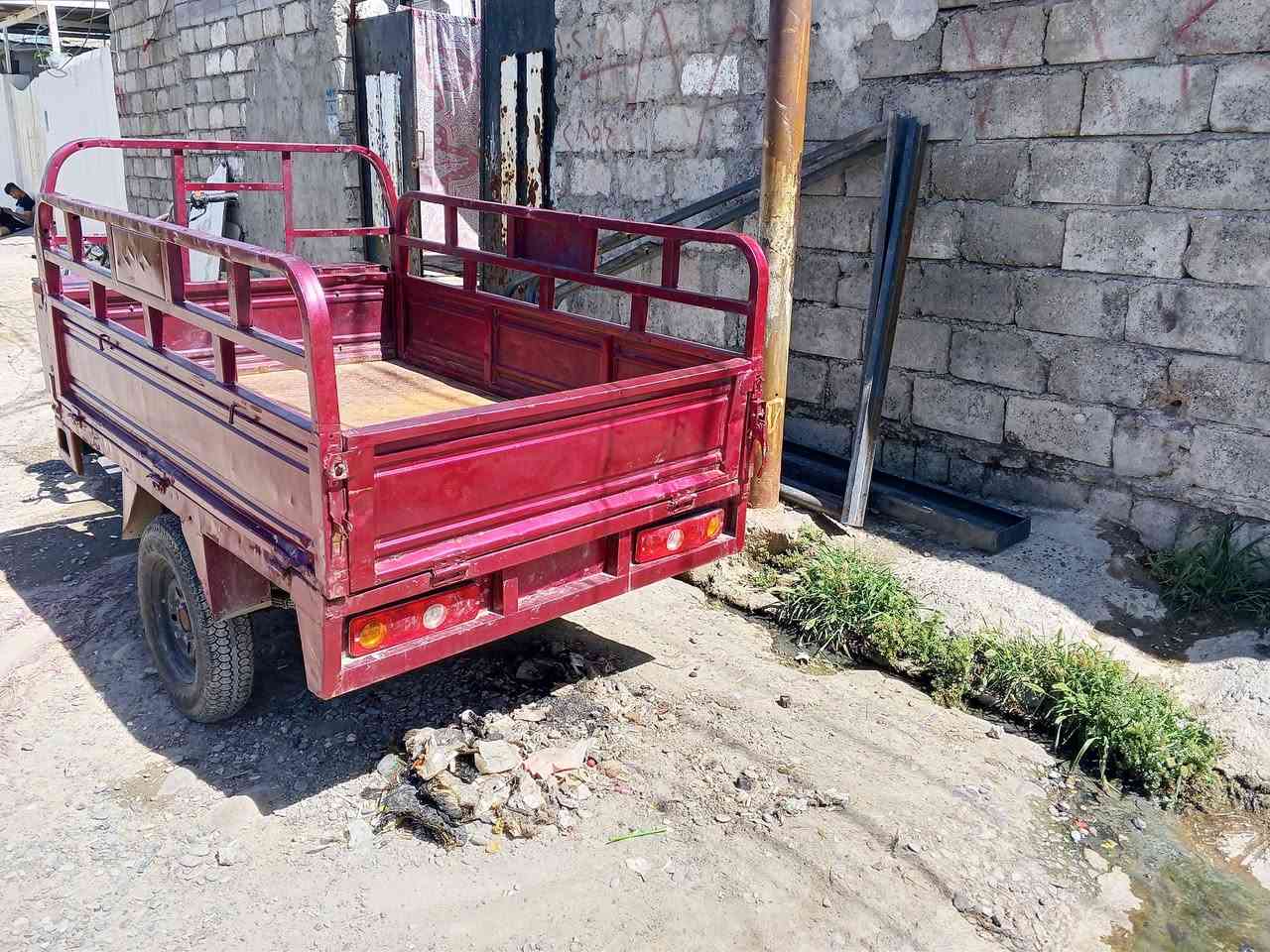 عندي ستوته لبيع رايده ب 800 منفيس بي ويرمنيه متشتغل ومكينه شرط وشاصي شرط بقيه كدام لعين وستفسار ع رقم ***********

