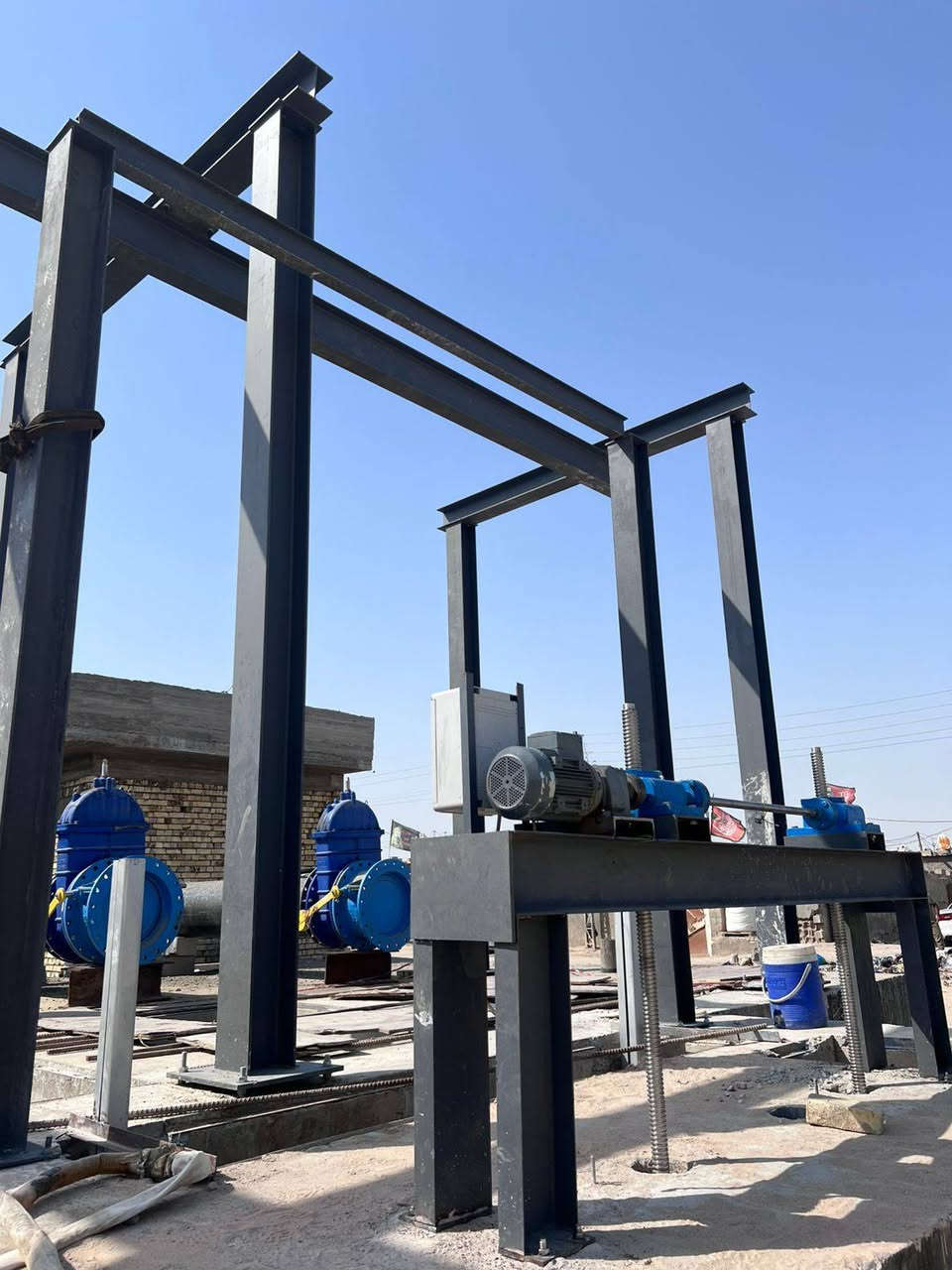 تنفيذ كافه أعمال الستانلس ستيل والحداده الصناعية 🏗️

​المنظومات الثقيله: كرينات وسكرينات إزالة الشوائب.
خطوط الأنابيب: بايبات، بوريات تنفيس، وأغطية فتحات.
 الهياكل المعدنية: سقائف، فريمات، ستانات، ودروجه.
4. اللحام التخصصي: لحام أركون
ولحام هيدروجين. ستانلس ستيل 
​🔹 المواصفات: دقة هندسية • فنش نظيف • التزام بالمواعيد.
​📞 للتواصل: [***********]
[***********]
📍 البصرة
