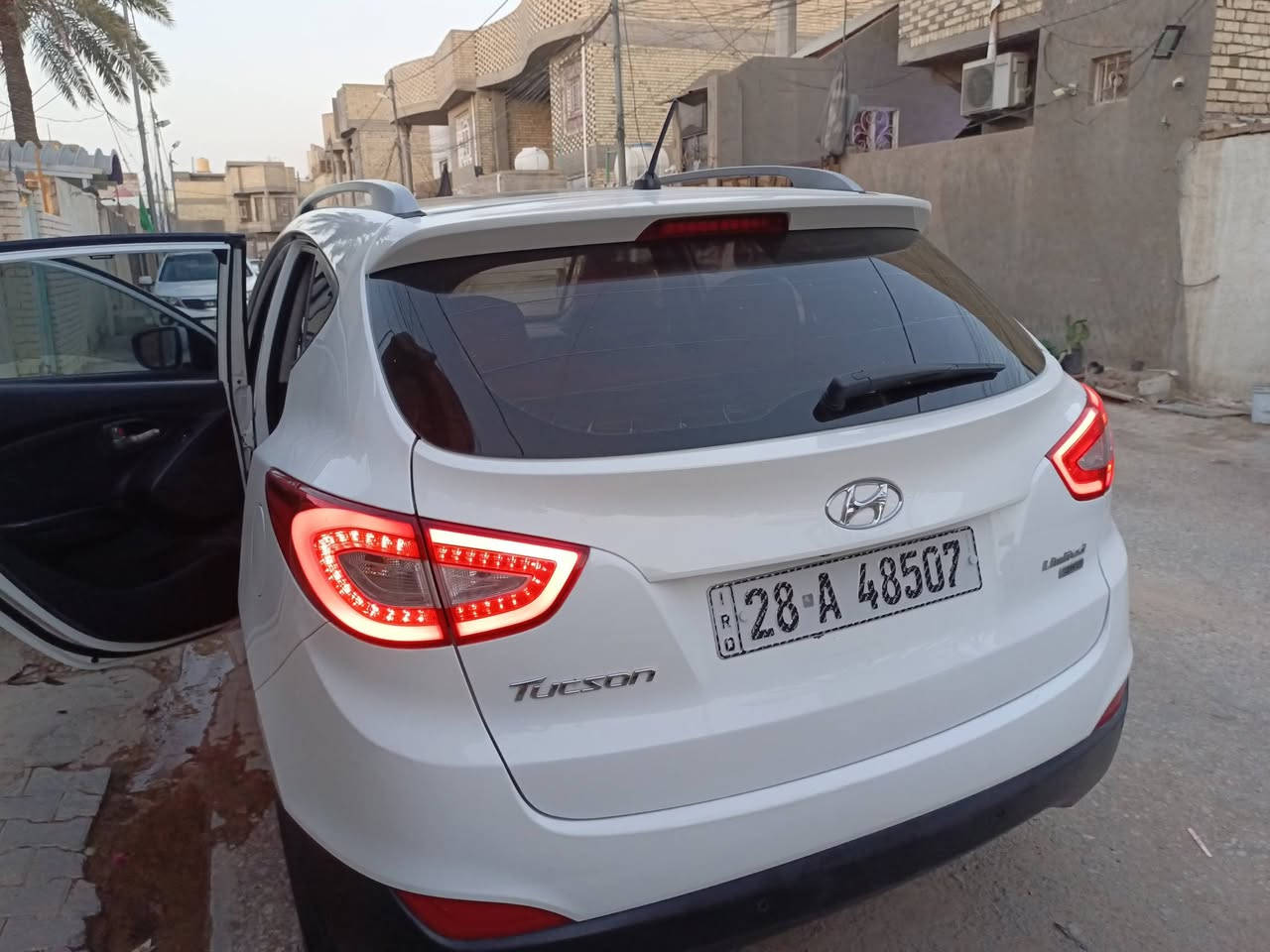 السلام عليكم للبيع و مراس  حسب القناعه سيارة توسان موديل 2014كفاله عامه 
محرك 2400 
موصفات فول 
سعر 157وبيه مجال 
مكان كوفه 
***********
