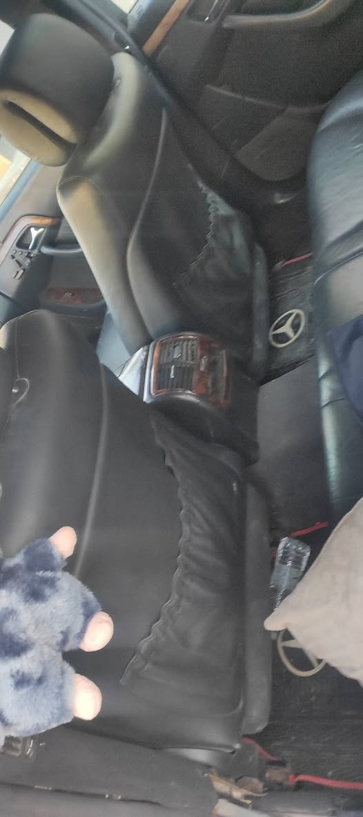 السلام عليكم
غواضه موديل 2001

بأسمي رقم نكليزي ذي قار. مكينه كير تبريد تلث قطع حدايه 

كهربائيات كلها جاهزه  سياره مال جناي كل نقص مابيه. بدون ضربه مكفوله  بدون صبغ  تخم تاير باتري كله جديد  تحكم كشنات جلد خزن  لايت زنون عالي ناصي. قواعد دبلات شرط بالكارتون

مكينه 6 v  كير عادي وكير اوتماتيك S   اربعه جام كهربائي فتحه شغاله سياره خير من الله السعر 110 وبيها مجال. للشراي

العنوان ناصريه مركز / ***********
