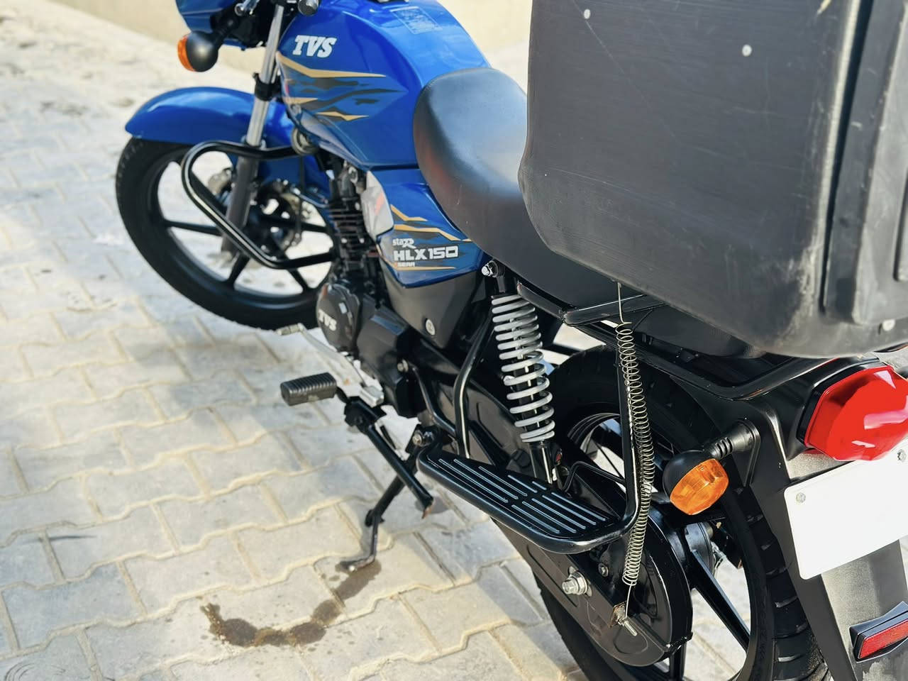 السلام عليكم Tvsللبيع  مديل٢٤ اوراق بسمي عنواني بصره شارع الوفود ***********فقط وتساب
