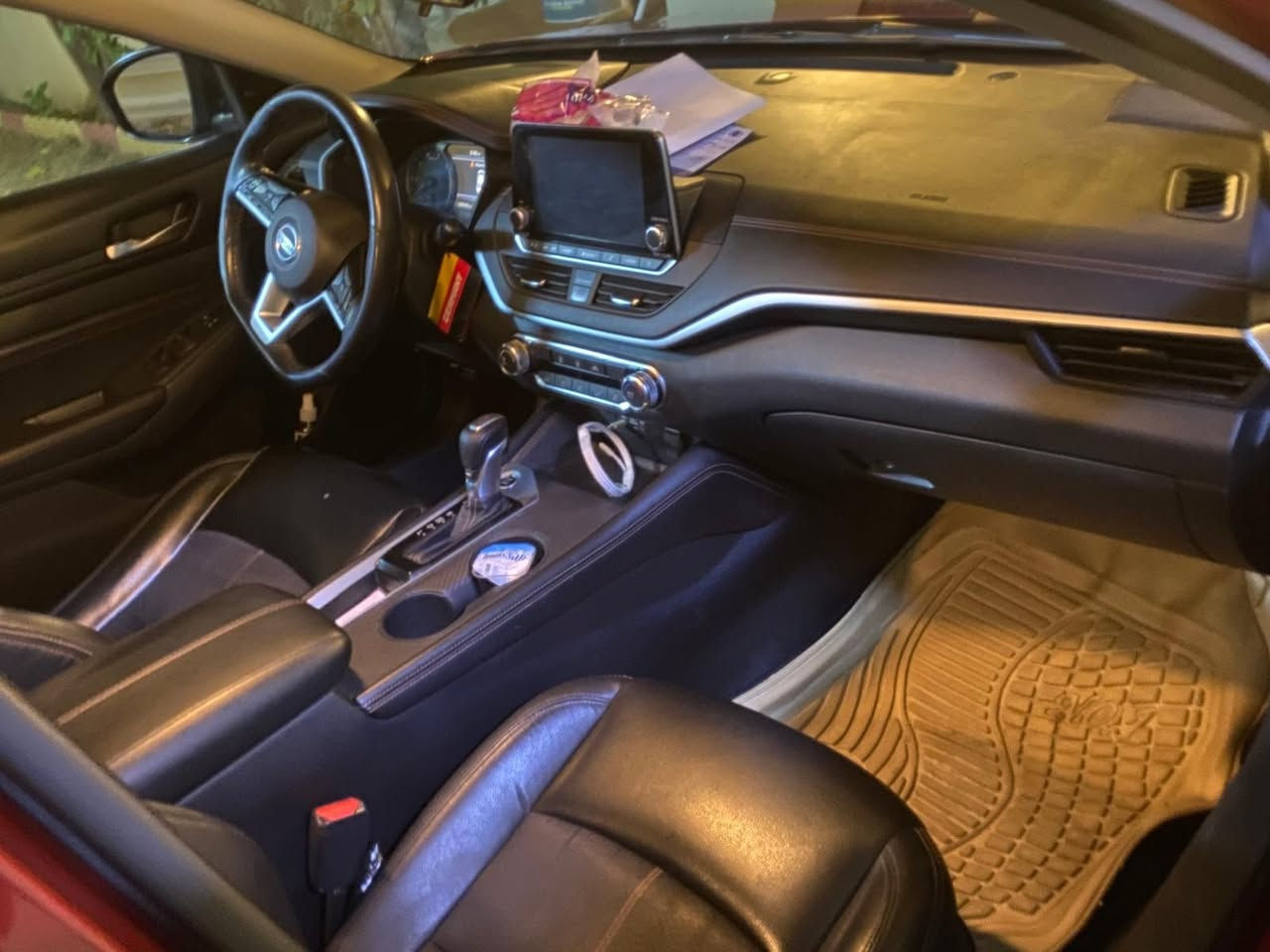 السلام عليكم
نيسان التيما موديل ٢٠٢٢ فئة SR محرك 2500 فول مواصفات عدا فتحه بصمات جلد ضررهاا بنيد فقط صبغ حساسات امامي وخلفي رادارات سياقه ذاتيه سعرهاا 145 $     ولجادين فقط للاتصال ***********
