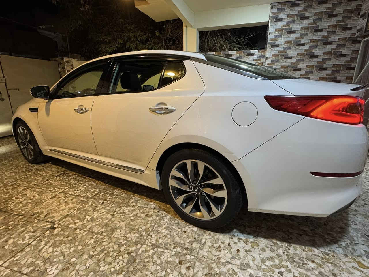 السلام عليكم ورحمة الله وبركاته 
اللهم صل على محمد وال محمد 
كيا أوبتما خليجي(VIP)للبيع 
🔶موديل2015
🔶ماشية(150) الف حقيقي قابل للزيادة 
🔶بصمة قفل وفتح وتشغيل
🔶كشن جلد تحكم كهرباء
🔶كشن السائق +الراكب تدفئة وتبريد 
🔶كشن السائق خزن وضعيات القيادة 
🔶تبريد بيانو قطعتين 
🔶فول تحكم ستيرن 
🔶سقف بنروما 
🔶نظام تقليل صرف الوقود(eco)
🔶نظام صوتي انفنتي 8 سماعات
🔶لايت زنون عالي ناصي +عدسة متحركة 
🔶انارة جانبية مع فرة الاستيرن 
🔶انارة ترحيب
🔶زراك لايت 
🔶محرك 2400 دوش مكفول
🔶كير 6 نمر مكفول
🔶تبريد ثلج
🔶تخم تاير 
🔶صدر 70‎%‎
🔶باتري+ قاعدة فيت بم جديدة  
🔶رقم بغداد  بأسمي مشروع وطني  
🔴السيارة مكفولة كفالة عامة على وضع الشركة عدى شبر بارد فقط 
🔴السعر 167 وبيهة مجال للطيبين 
🔴بغداد البياع /***********
