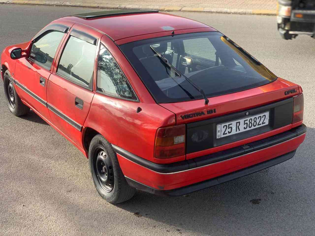 السلام عليكم للبيع اوبل فكترا موديل 1991 هزه ورقم جديدة مكينه16 تخم تاير جديد صدر كله جديد مكينه لاصرف ولا بخار شرط سياره جاهزه من كلشي الف متصرف عليها بطاقه بانزين  بيها سياره مال بيت ممتعوبه ابد  سعرها 38 وبيها مجال للشراي رقم *********** شراي اتصل
