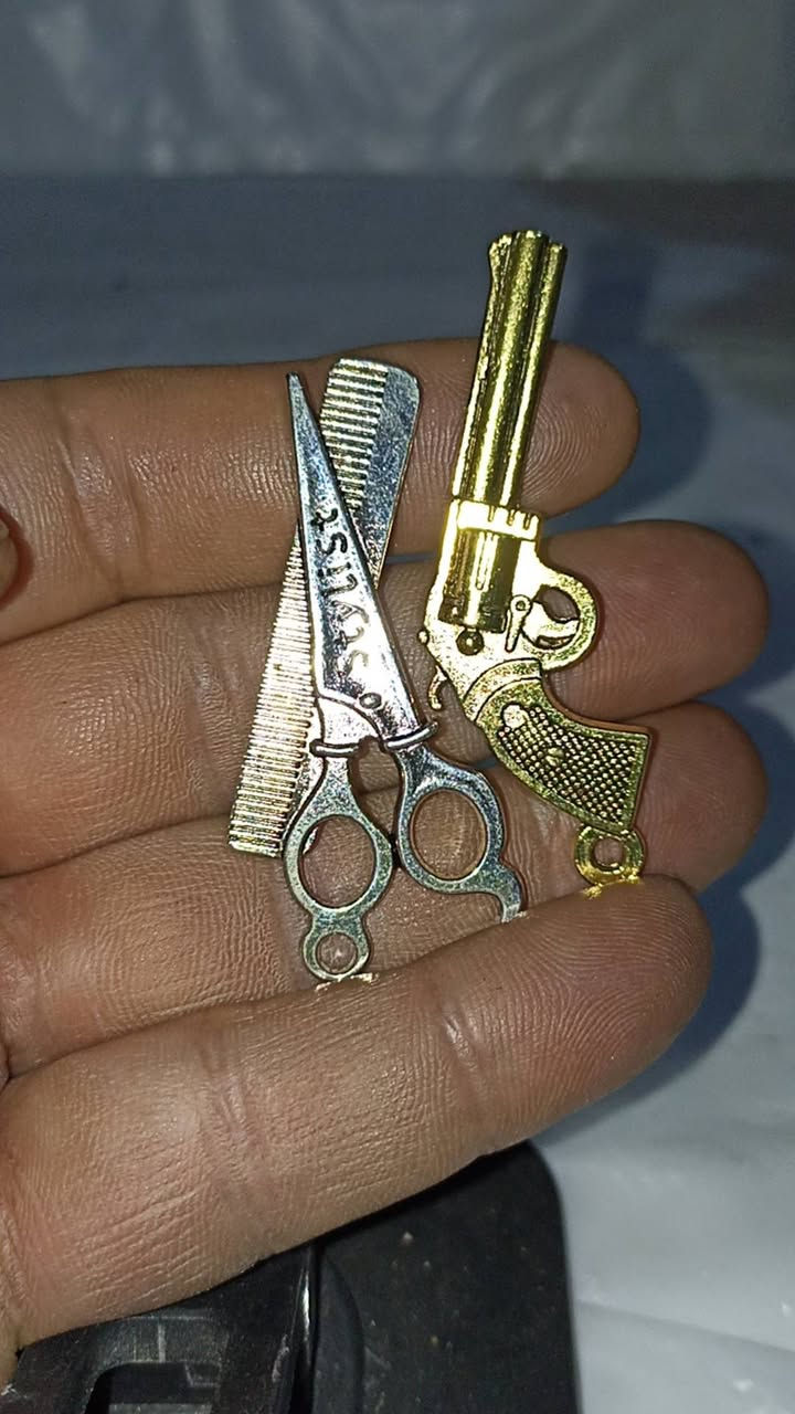 بسم الله الرحمن الرحيم 
الحجز برقم التليفوووووووووووووووووووووووون 
دي عليقه معدن طيله فضه وعليقه معدن طيله نحاس اي شكل من اللي قدامك ده اذا كان عده الحلاقه او اذا كان الطبنجه العليقه دي القطعه ب 10 جنيه وعرض خاص اي ثلاثه ب 25 جنيه
الحجز برقم التليفون والتسليم يوم السبت عند سينما ديانا في وسط البلد في قهوه الفنانين من الساعه 11:00 الظهر الى الساعه 10:00 بالليل باذن الله 
01097346233
01020701920


**إذا كنت صاحب هذا الإعلان وتريد حذفه لأي سبب، رجاءا أرسل رسالة إلى الدعم الفني**