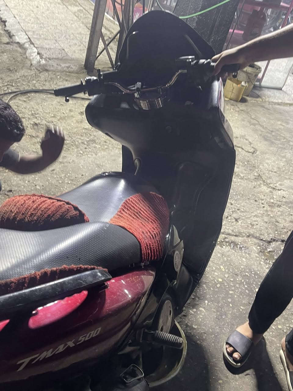 تي ماكس مكينه مفتووحه امجفت بيهه اكرنك فقط مكينه اتخبل دراجه حلوه اروح بيهه بس للشغل اوارجع موديل 2007 
السعر مليونين اوبيهه مجال للطيبين المكان بغداد البلديات 
*********** أو ***********
