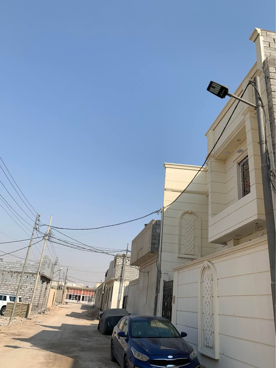 سلام عليكم بيت للبيع الجزيره باب الهوه مقابيل افران محمد شارع 10 متر البيت مساحته 180 يحتوي ع 5 غرف طابق الارضي ديوان +غرفتين 6/4 والغرفه ثانيه 5/4 الطابق الثاني 3 غرف وحده 12/6 ولثانيه 4/6 والثالثه5/7 وصحيات فوك وجوه وخارجيه طابو زراعي سند 23 الكاع اصوليه وكاله موجوده الاستفسار ع رقم ‭*********** البصرة, العراق
