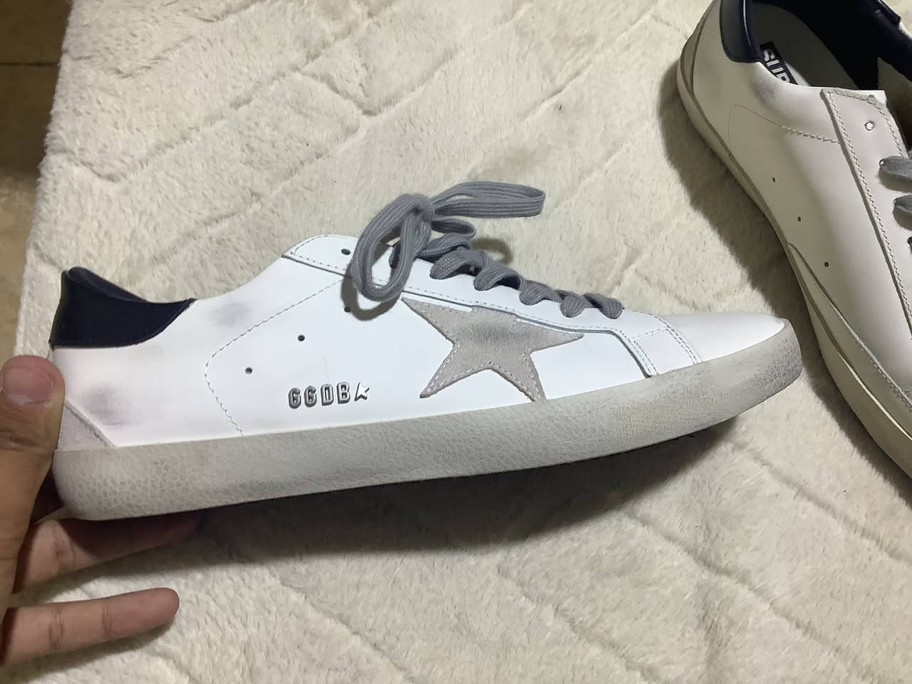 حذاء ماركة Golden Goose قطعتين جديد غير مستعمل صناعة إيطالي اصلي قياس 45 يلبس 44 و 45 قطعة اصلية سعر قطعة 30 قفل  معا توصيل مكاني ديالى بعقوبة عندي توصيل إذا ما تقدر تراسلني اكتب بالتعاليق واني أراسلك و


**إذا كنت صاحب هذا الإعلان وتريد حذفه لأي سبب، رجاءا أرسل رسالة إلى الدعم الفني**