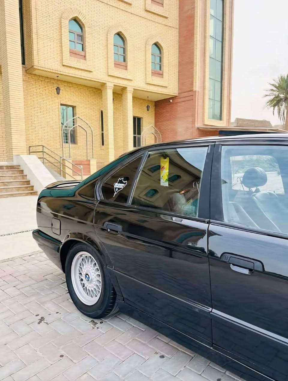 بي ام دبليو  
525i
موديل 1990 فول مواصفات كشنات جلد وتحكم كهرباء 4 جام كهرباء تبريد شغال بس نقص قايش السياره مصبوغه حزام جماليه تحويل ثاني يوم السعر 65 بيها مجال  رقم صاحب السياره ***********  اخوان  مكلف بالنشر
