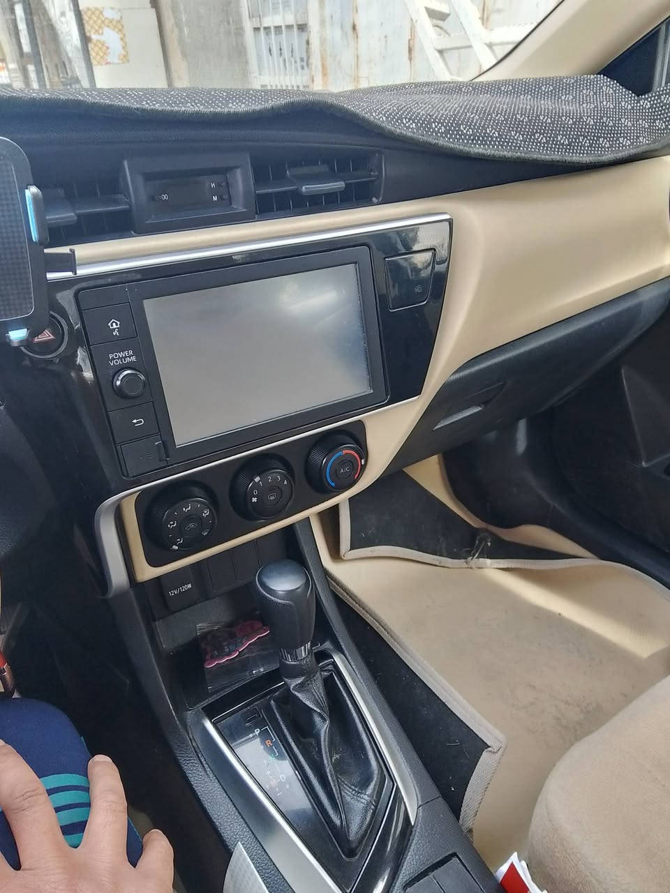 سلام عليكم  كورلا خليجي 19 ماشية 95 رقم جديد بسمنة سيارة تخم تاير جديد سيارة جديدة باقي تفاصيل سونار يمكم رقم تلفون ***********
