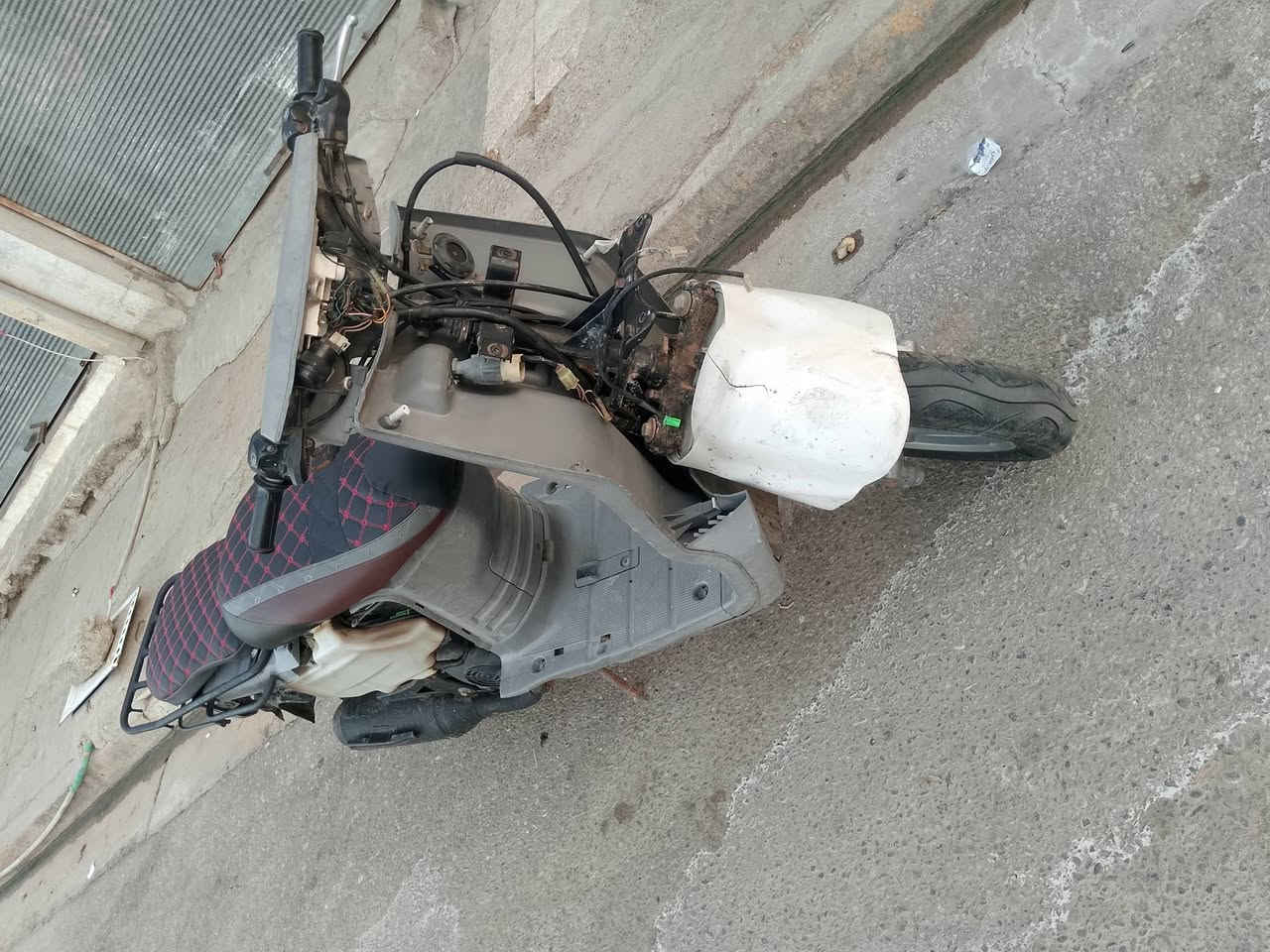 ماطور بيكم ياباني للبيع دراجه شرط مكينه مقفوله ناقص وفقط درع الدرع الامامي موجود اللايت لايت وليشاير سلف وايرمينيه كامل شغال يحتاج له ماطور باتري شراي ويجي خاص اول انفصال على رقم الهاتف مكاني موصل السعر 250 رقم الهاتف ***********
