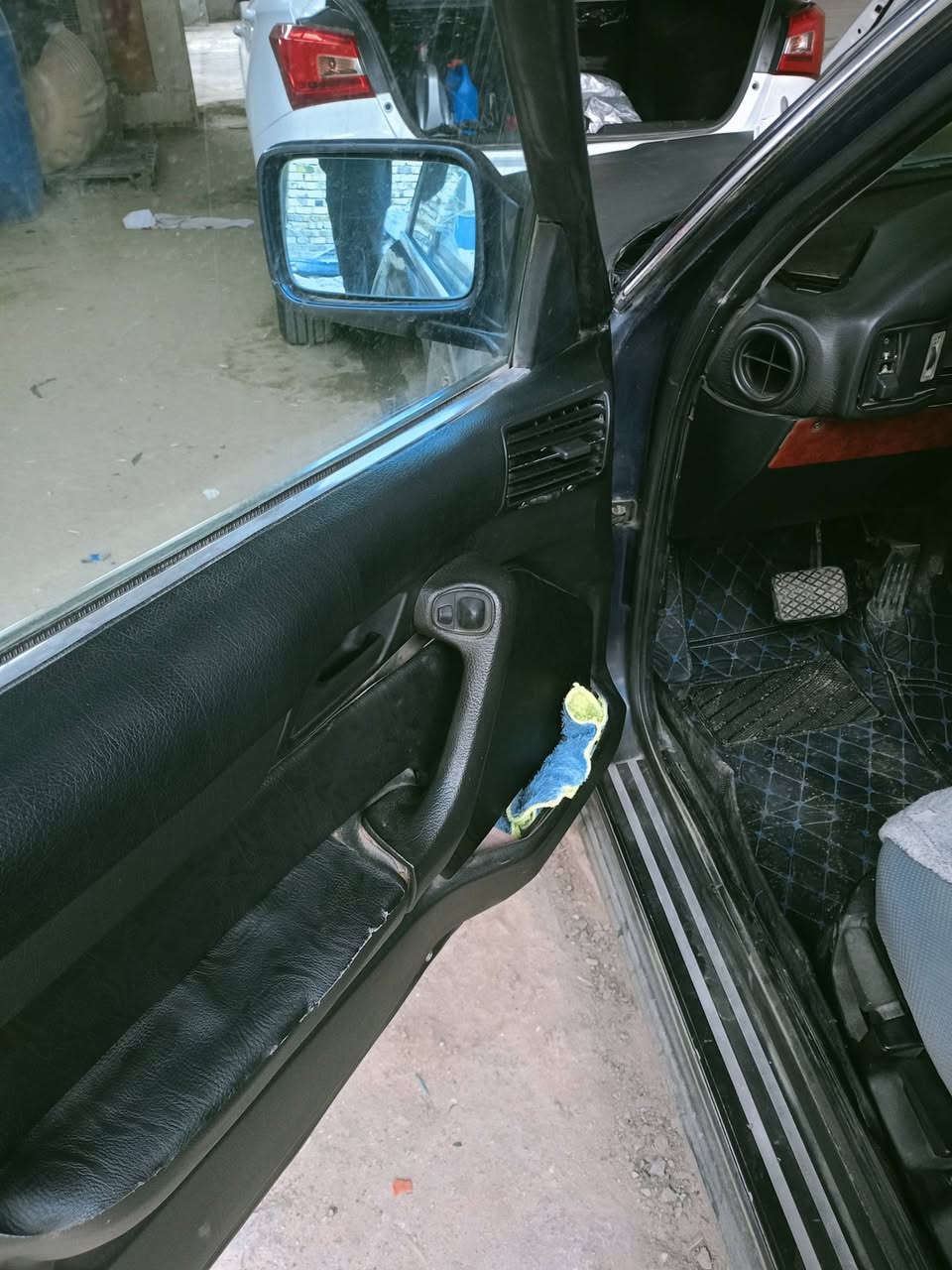 اسلام عليكم الوحش للبيع e34BMW حجم 525 موديل 1991 محرك مسكر فانوس  بجم عريض 🏮عليها ادامه كامله للمكينه كفاله كير مكينه اكسن شلعه معدل فول 🥰 كهربائيات كلها شغاله تبريد شغاله 🥶 شاشه اندرويد مرايت جوانب منفصل كهربات تحكم بل مري فول واحد على واحد عليها ويل خليه جديد طخم تاير جديد خرفتها حلوه عوزها ترتيب للبطاين حديده اماميه 70 بل 100 حديده خلفيه 100 بل 100 رقم كربلاء مشروع وطني وين ما يعجبك تتحول بسم عمي  سنويه صاقطه  نافذه    السعر 48 وبيها مجال   والي  تعجبه  ستفسار *********** مكاني ذي قار
