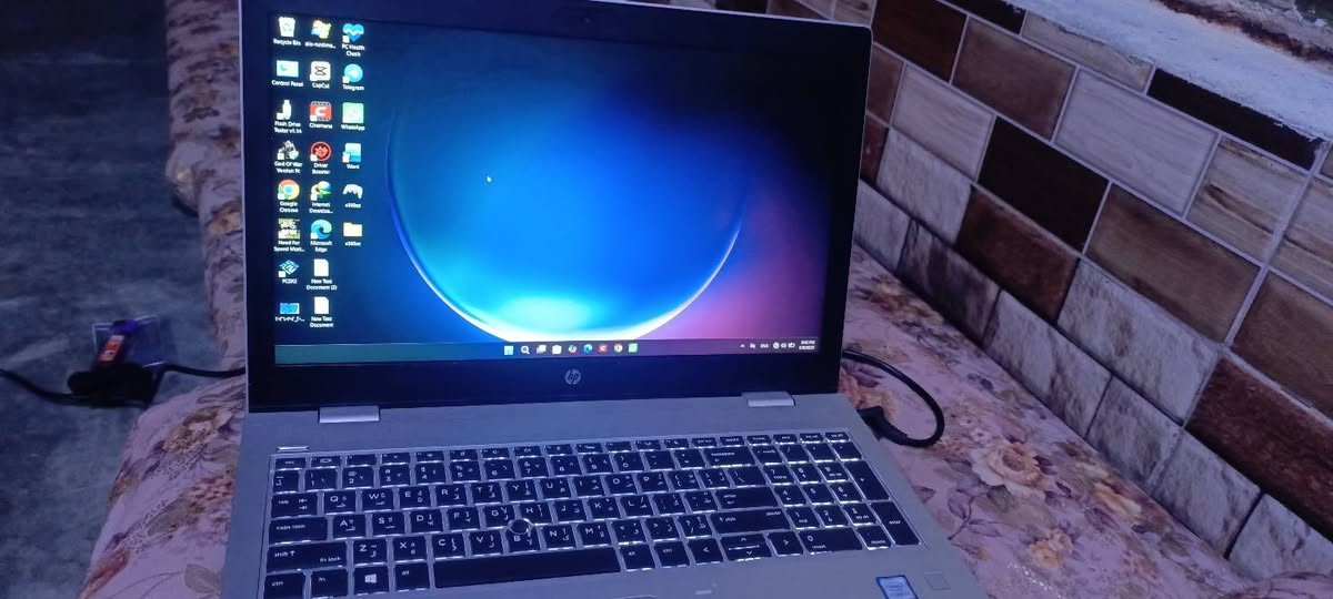 السلام عليكم 
حاسبهhp للبيع المواصفات كلها داخل الصور 
حاسبه نضيفه شاحنتها معاها جاهزه من كل شيء 
السعر 300 وبيها مجال 
الاستفسار على هاذا الرقم ***********
