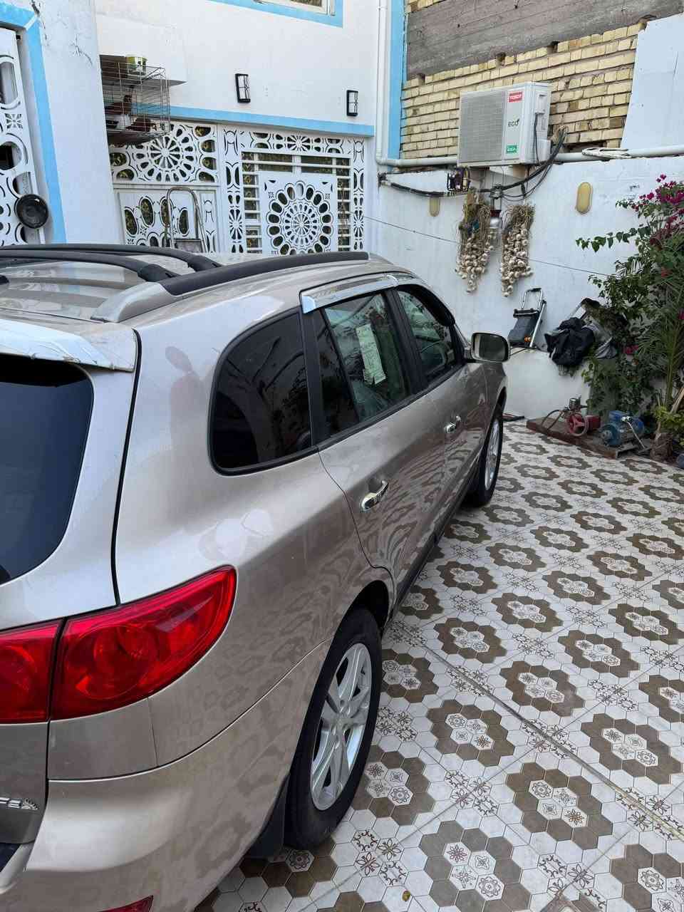 سلام عليكم سنتافي للبيع ٢٠٠٧
وارد كندي ٧ راكب 
٣ قطع تبريد 
٦ سلندر 
داخل بيجي 
مكينه وكير وحداديه كلها جديد 
هزه جديده 
سنويه ٣١ 
رقم اربيل جديد تريد تحويل تريد مداور سياره بيه ربع جاملغ امامي وبنيد صبغ جاملغ الخلفي بدون داخل السعر (١١٢) بيه مجال ترهم بيع او مراوس حسب القناعه  مكان السياره نجف حي نداء للاستفسار الاتصال عله رقم التالي (***********)
