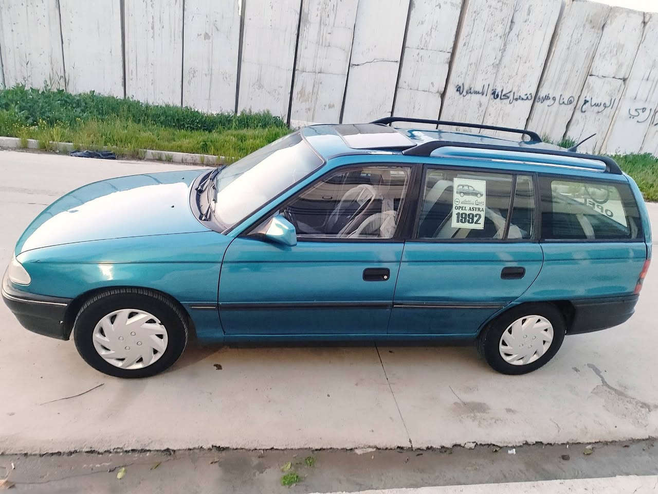 استرا موديل (95) حجم (16) 

مال بيت ومال جناي  مكينة مال كصة جديده 
كير شرط طخمها شرط سياره مال جناي ومال
 بيت مصروف عليها كيجات كهربائيات كلها شرط
 شغالة طخم تاية ويل  جديد سترين بور قفل مركزي
 كلها شرط صبغ جمالية مال تقحيل علئ مود الهزه  والباقي
 شرط بسم الشرعي تحويل ثاني يوم 
 

مكاني الأيسر ***********،،،،،***********
