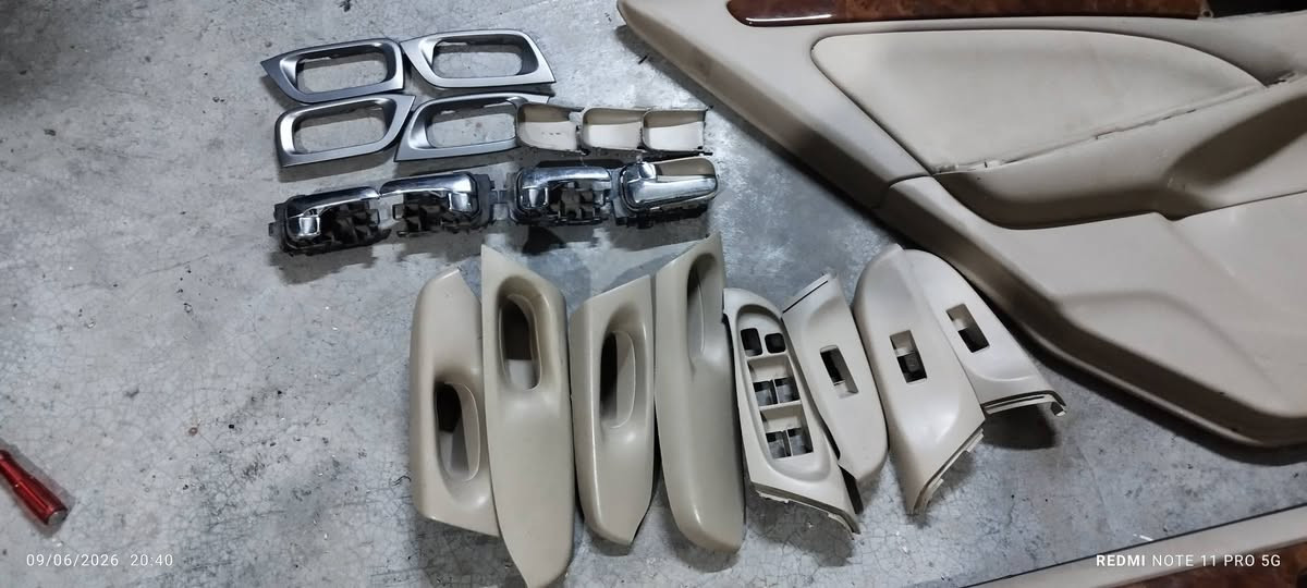 سڵاو
تاقمیک بەرگە دەرگای سەنی بۆ فرۆشتن زۆرتازەیە کامل ئەشیا هیجی نوقسان نیە 
***********
