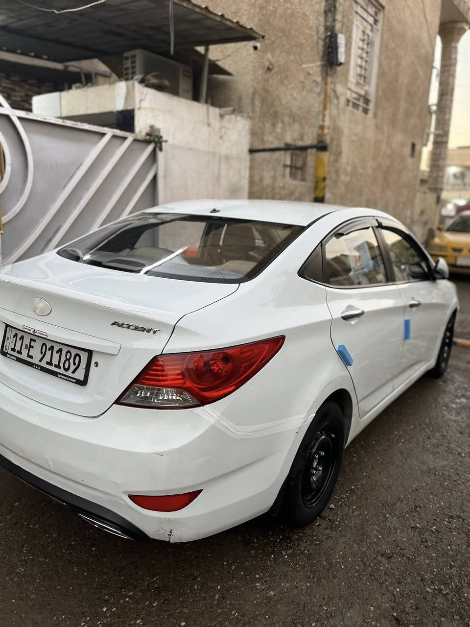 اكسنـت موديل 2013 خـليجي محـرك 1600 دوش مكفوله من كلشي صدر جديد تايرات جدد  تبريد شغال بيها صبغ فقط باب الصدر ونص لدوسه وموجود سونار وموضح بي كلشي رقم انكليزي ال جديد بسمي تحويل ثاني يوم  سعرها 95 وبيها مجال مكاني بغداد الشعب  رقمي الاستفسار *********** بي واتساب
