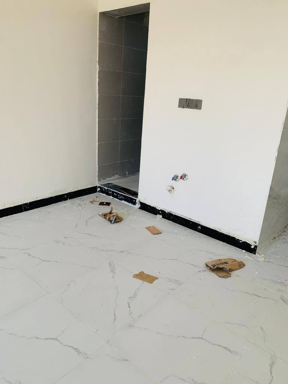 سلام عليكم كادر سراميك شغل درجه اوله دقه في عمل نضافه فول رقم موبايل ***********
