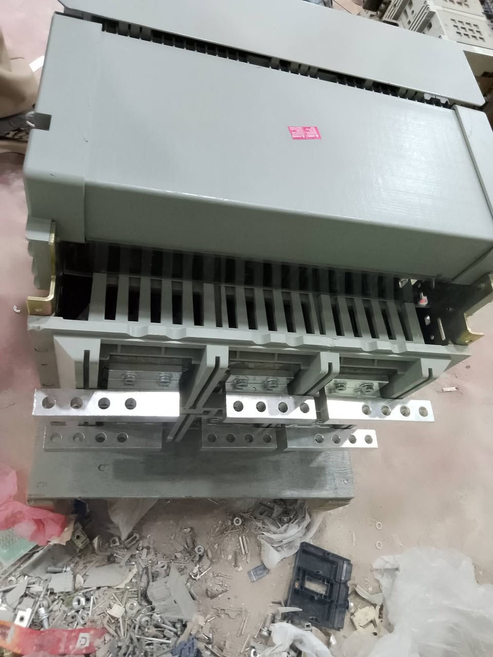 السلام عليكم رمضان كريم وصيام مقبول 🤲🌹
يتوفر لدينا جميع القواطع الموتورايز الشنايدر 🇫🇷
 البيع على السعر القديم نضافه 100/100 💯🎉
كارت ضمان 5 اشهر مع هديه عده يدويه 👽
 العرض ساري لمده اسبوع واحد فقط 🤍✨
للاستفسار واتساب ***********📳☎️
يتوفر توصيل لجميع المحافظات 🚛🛻
