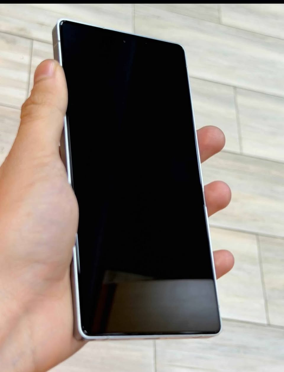 سلام عليكم  s25 الترا نضيف جدا ملحقات كامله شركة الشارقة ذاكرة 256 رام12  جهاز نضيف جدا ولون مميز سعرة قفل 1100 مكاني كربلاء  الرقم ***********
