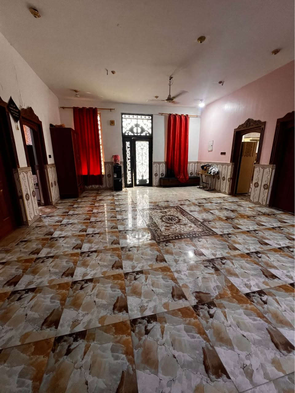 بيت طابو زراعي للبيع سند 25 مساحة 200 متر ركن بلجزيره قرب جسر خالد مدة البناء 6 سنوات
بي غرفتين وديوانيه وهول ومطبخ حمام داخلي وخارجي وموجوده غرفه في الطابق الثاني ومطبخ صغير رايده ب170 وبي مجال قليل 

هذه رقمي *********** البصرة, العراق
