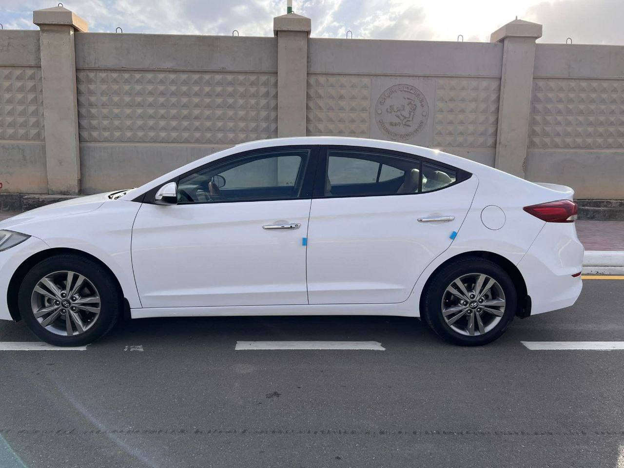 سلام عليكم للبيع النترا موديل 2017السياره وارد خليجي مكفوله بيه بس بارد بسيط بالباب الخلفي خلف الصدر 
تبريد ثلج ❄️ محرك 2000مامفتوح جديد السياره جديده 
مابيه اي نقص تحويل ثاني يوم ماشيه 187 السياره فول مواصفات 1/1 السعر 147وبي مجال مكاني كربلاء 
📞***********
