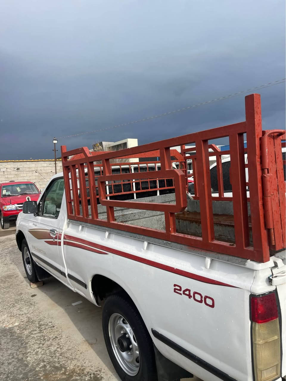 به‌ناوی خوای گه‌وره‌ 
نیسان تاك
مۆدێل ٢٠٠٠
ناوسور 
ئاڕم پلاستیك  وته‌حویل 
ته‌بریده‌ پاوه‌رنیه‌ 
گێڕ مه‌كینه‌ 
توندوتۆلی 
ئه‌كسل 
كاره‌بای 
هه‌مووی به‌شه‌رت 
بۆمه‌سره‌ف مه‌گه‌رێ 
یه‌ك پارچه‌ی بۆیاغه‌ بێ ناو 
چه‌مچه‌و ناوبۆدی ده‌ره‌جه‌یه‌ك 
سه‌یاره‌كه‌ هه‌تابلئی خاوێنه‌ 
گۆڕی نه‌وه‌ ناكه‌م 
شوێن ڕانیه‌ 
*********** رانية, السليمانية
