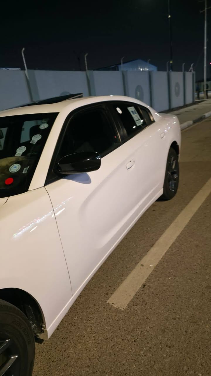 السلام عليكم اخوان چارچر 2018للبيع كنديه SXT رالي فول مواصفات ماشيه 72الف السياره كفاله ما عدا بارد موضح بصوره اربع أصابع تخم تاير ويل كب 18 استوه شادهن السياره على وضع الشركه استخدام شخصي اربيل السياره بسم راعيه مكان السياره بصره القبله هاذ رقم راعيه ***********
