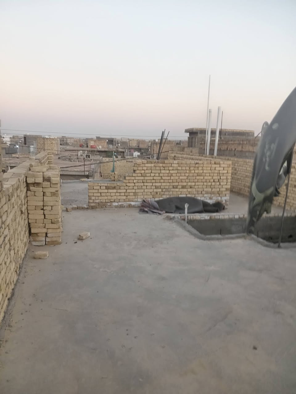 بيتين للبيه الطابوك مساحته 140وثاني مساحته 100/مكان البيوت عل حولي قرب المعارض شراي يتصل ***********
