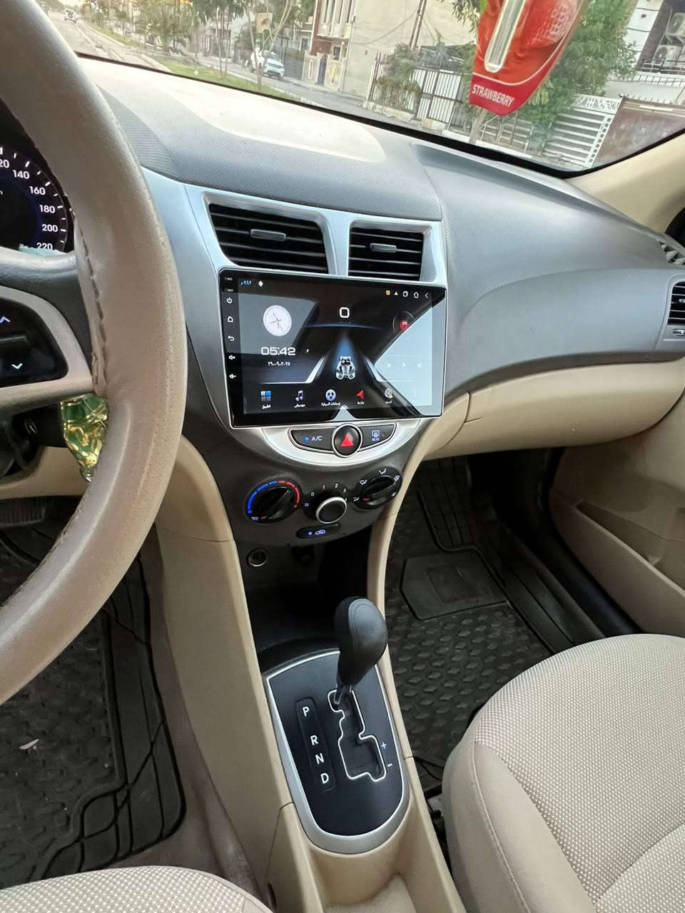 سلام عليكم 
للبيع هونداي اكسنت موديل 2015 
ماشية 127 
كير محرك مكفولات وبيها كم قطعه صبغ موجود السونار بيها 
السعر ب 108 وبيها مجال بسيط 
مكان السياره بغداد البياع حي الشهداء 
للاستفسار الاتصال ع الرقم ***********
