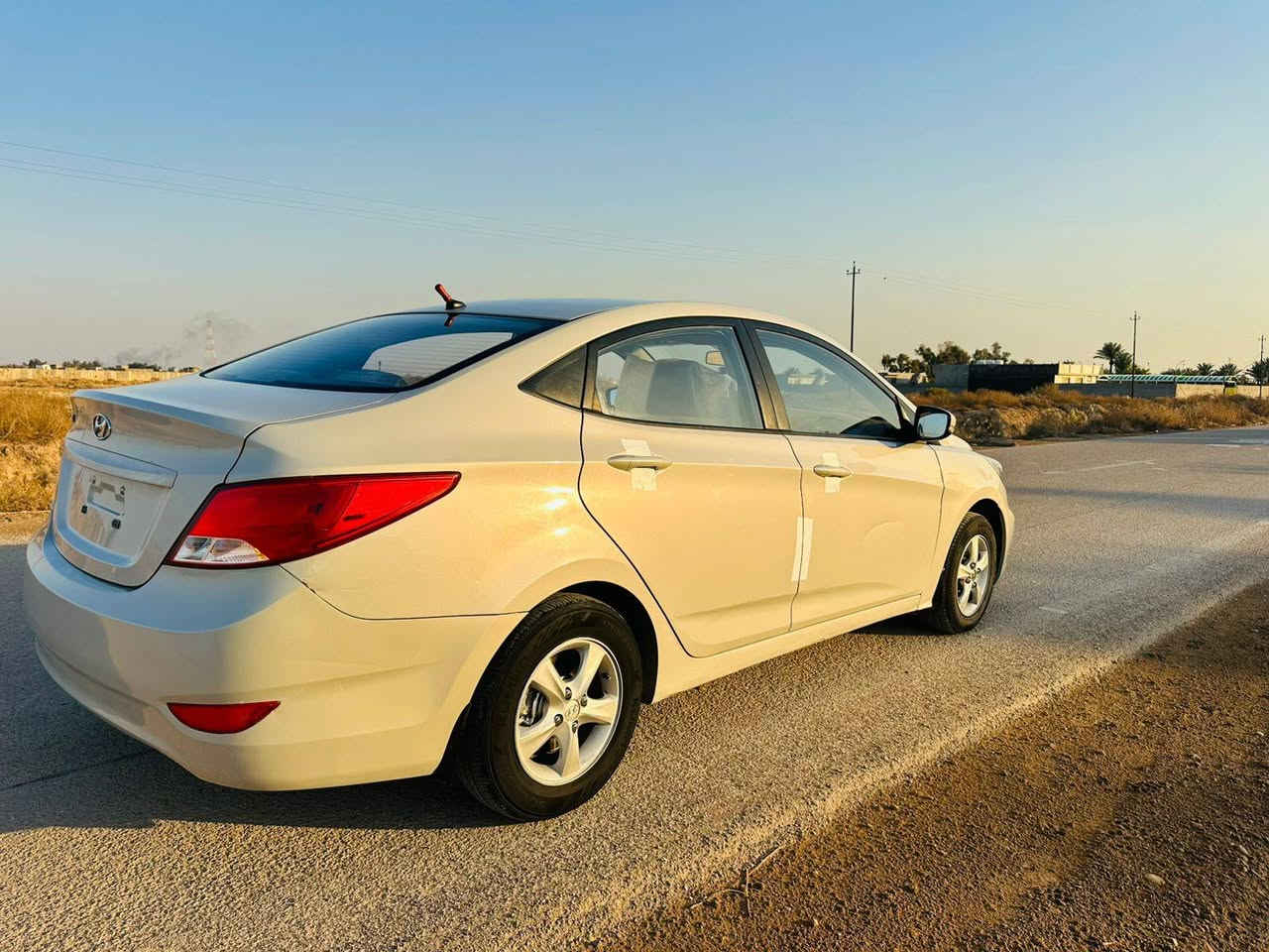 السلام وعليكم للبيع اكسنت مديل ٢٠١٦ محرك ١٤٠٠ خليجي كفاله من صبغ والفتح بيها مكان بارد وشكم رصعه فقط سياره جديده ربع ما تصرف عليها جاهزه حداديه صدر دبلات تايرات كلشي جديد رقم بغداد الجديد ب اسمي وعده ٥ اشهر بمقدمه او نقد فقط للاستفسار لاتصال  *********** موجود واتساب او راسلني خاص
