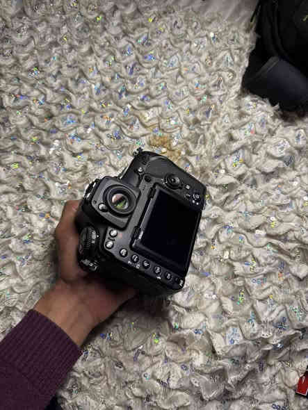 متوفر بدي نيكون 850 نضافه 💯 جديد كلش شتر 30k كامل ملحقاته سعر مليون و200وبي مجال مكاني نجف توصيل ماعندي شراي تصل وتدلل ***********
