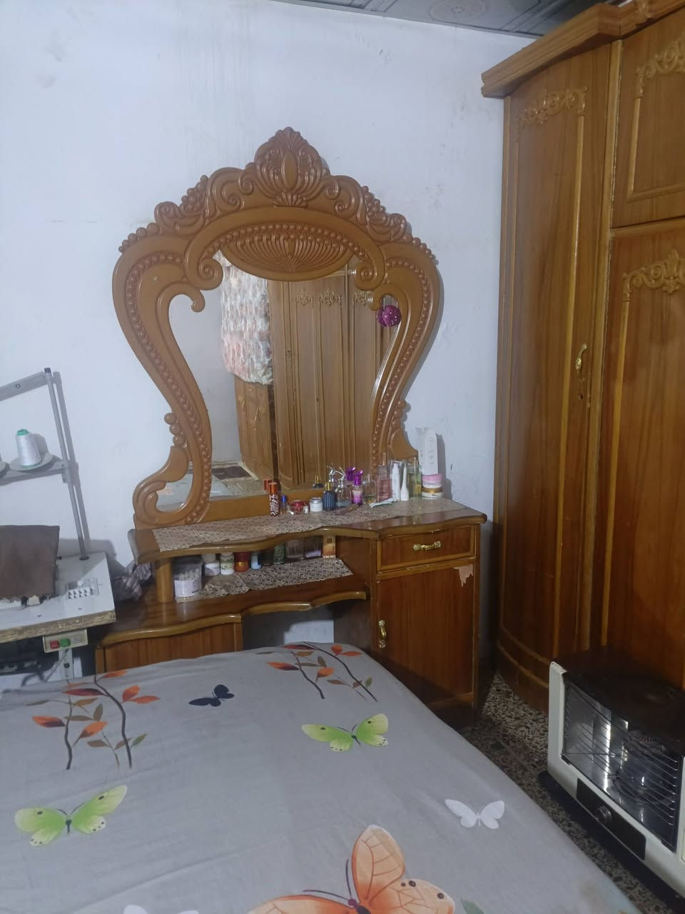 سلام عليكم غرفه البيع  سعرها 350 مكاني الطالبيه لي يريدها يعلق ادخل خاص او ينتصل ***********
