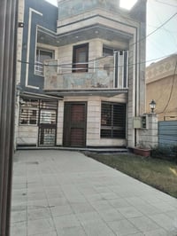 دار حديث مساحه 140م بناء من الأساس نظام رفت على شارع المشجر البيت فارغ...