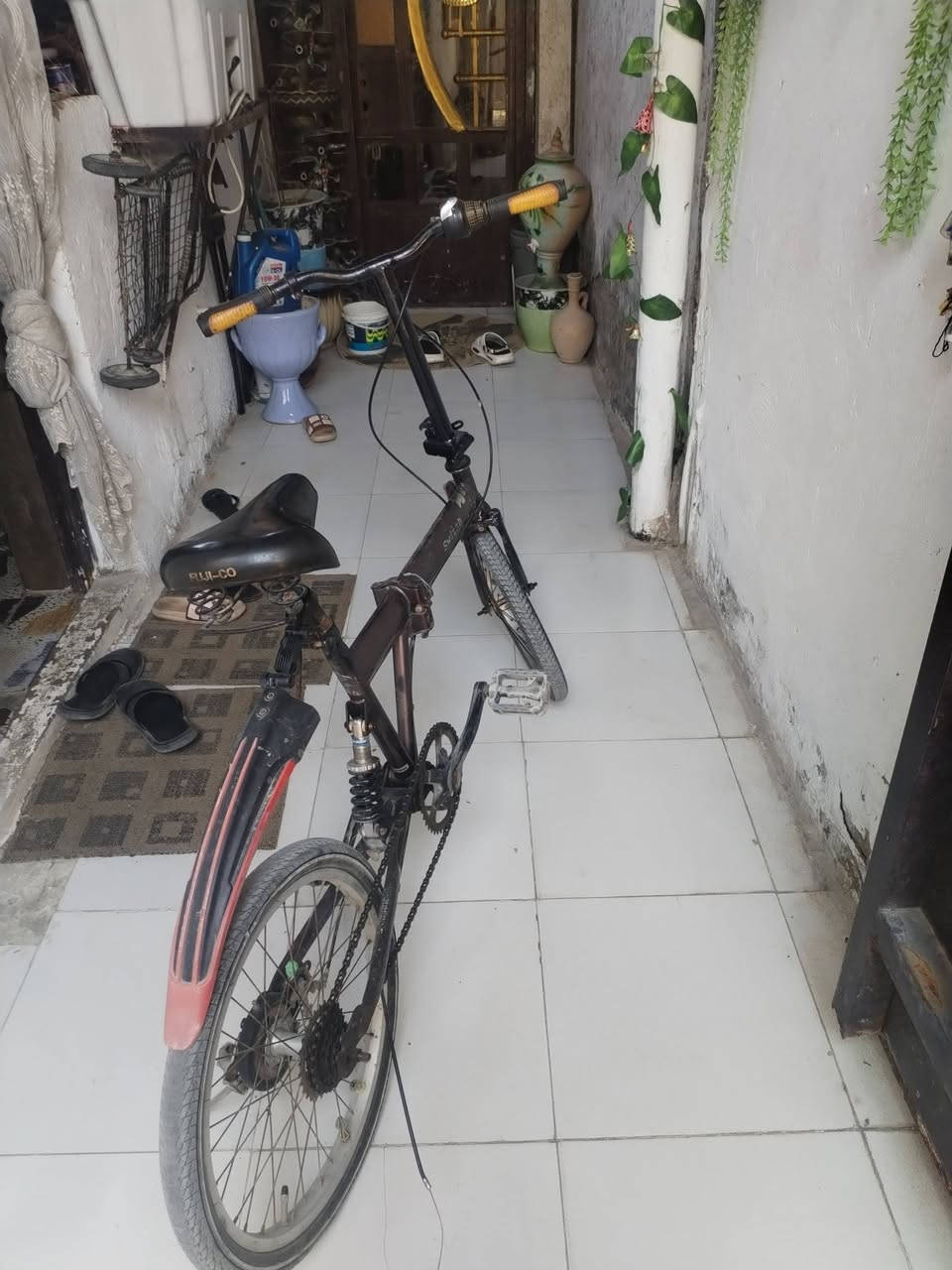 للبيع بايسكل ابو طبكه ياباني ينطبك يصير جنطه جاهز البايسكل نقص فقط عكرب المكينه موجوده بس عكرب نقص السعر 50 الف وبي مجال للاستفسار *********** بي واتساب

