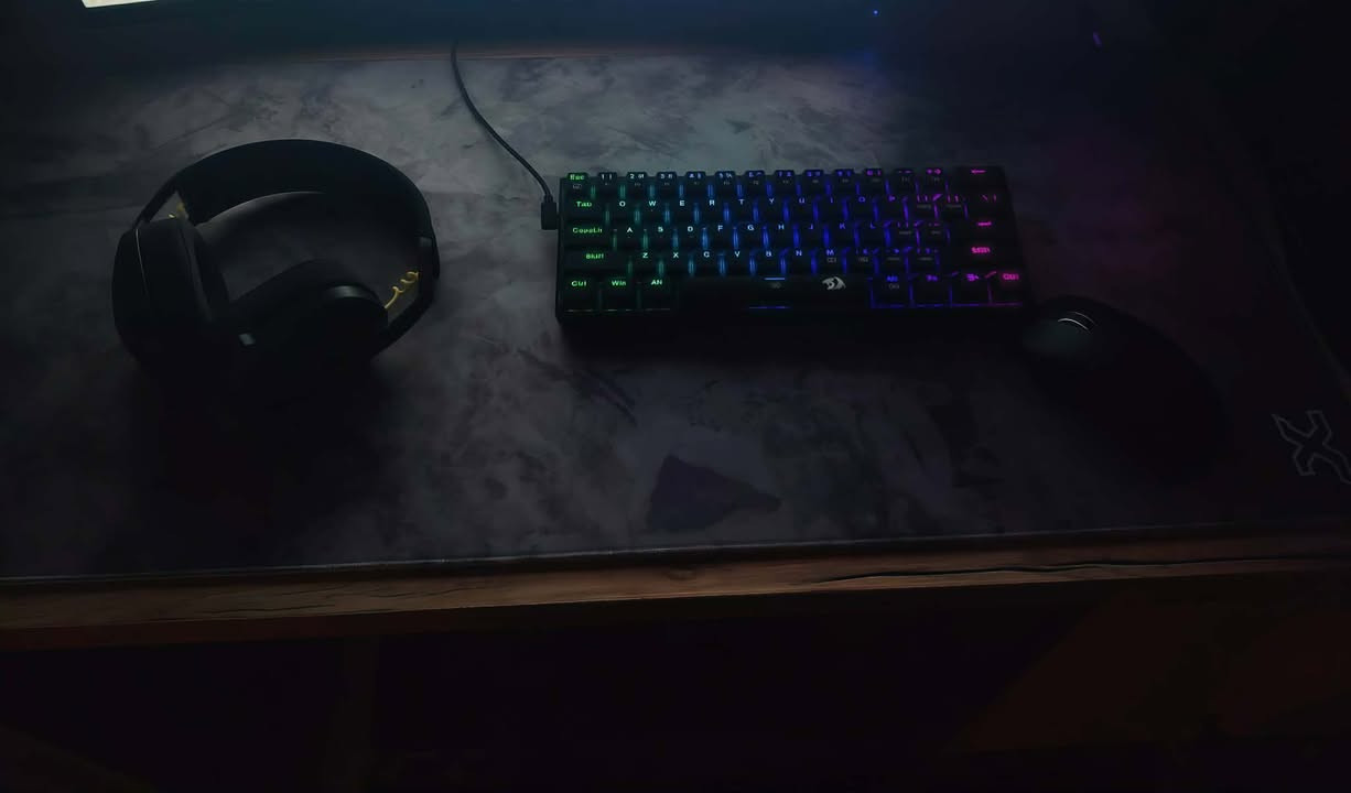 🚨🚔🚨السلام عليكم (كيس بدون كرت شاشة)
INTEL GEN 13 DDR5
CPU I5 13400F 10 CORE 16 THERADS 
COOLER CPU DEEP COOL AG400 
M. B B760 VH5 ONDA DDR5
RAM 16 GB DDR5 5200MHZ 
CASE BLACK X4 FAN ARGB 
POWER 650 W PLUS 80 BRONZE 
SSD 512 GB
مع يوبي اس يتحمل التجميعه مع الشاشه ع ٢٠ دقيقه 
ومواصفاته موجوده بلصوره 
الشاشه 2K 180 فريم والمواصفات والماركه بلصوره موجوده
التجميعه بيها جديد وبيها مستخدم 
(القطع مابيهم كارتونات فقط) اما اليو بي اس والشاشه بيهم كارتوناتهم ماخذيهم من النبع جديد تاريخ الشراء موجود 
✅ يجي مع التجميعه 
ماوس اتاك شارك X8se
كيبورد ميكانيكي ريد دراكون
ماوس باد
كيم باس سنه كامله بريميوم
حساب ستيم اوفلاين 
مكاني موصل ماعندي توصيل 
البيع كامل  فقط كل الغراض والماركات والهوسه ب مليون و 150 بيها مجال بسيط


**إذا كنت صاحب هذا الإعلان وتريد حذفه لأي سبب، رجاءا أرسل رسالة إلى الدعم الفني**