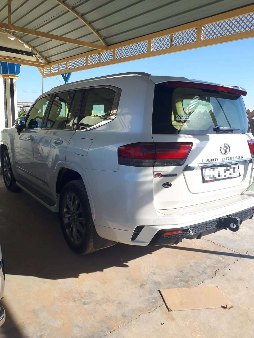 سلام عليكم/ للبيع لاندكروز 2023 فئه VX فول مواصفات لمتدد كفاله عامه من الشخطه ماشيه (47.000KM)
ومكان السياره موصل
السعر (725)ورقه وبي مجال 
(***********)
(***********)
