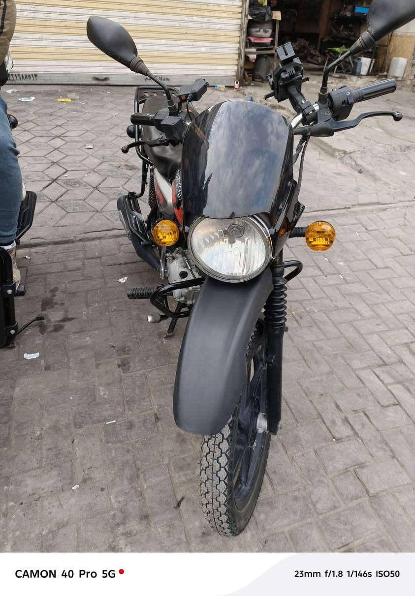 سلام عليكم بوكسر مديل 20 كامل مرقمه لوحات بسمي رايده مليون٦٠٠  بيه مجال نشا الله بكاني بغداد مدينه الصدر ***********
